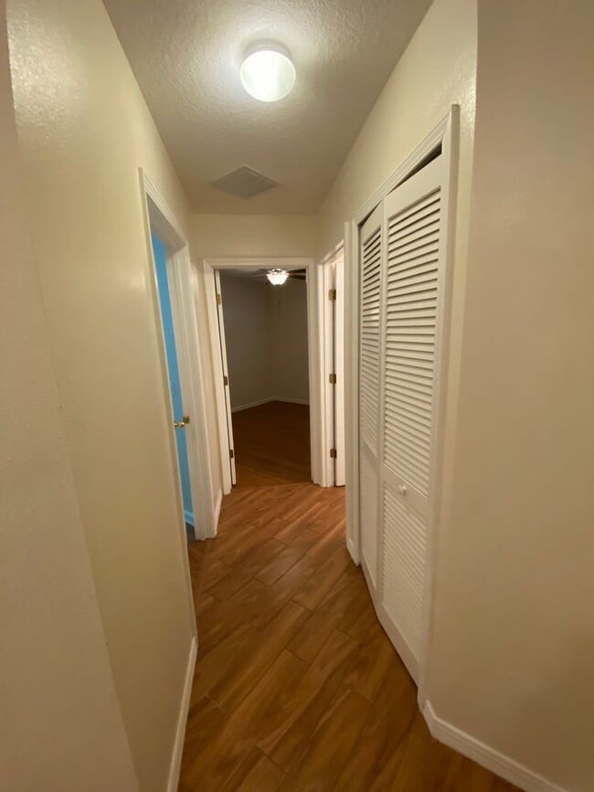 Building Photo - One-Story End Unit Oasis Backing to Preserve - No Carpet + Plantation Amenities!!