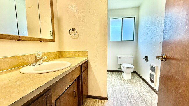 Building Photo - Two Bedroom Townhome with AC, Garage & Ful...