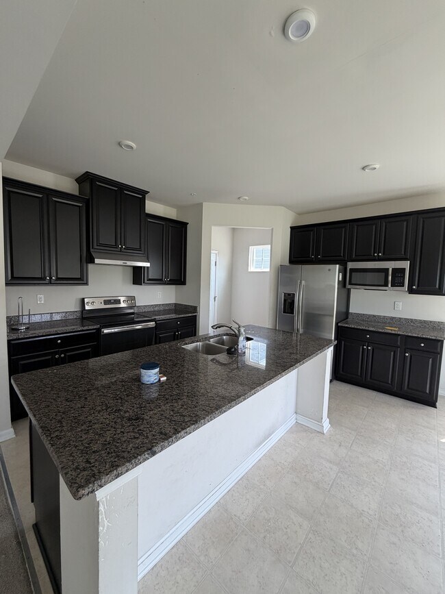 Building Photo - 9518 Royal Tern Dr