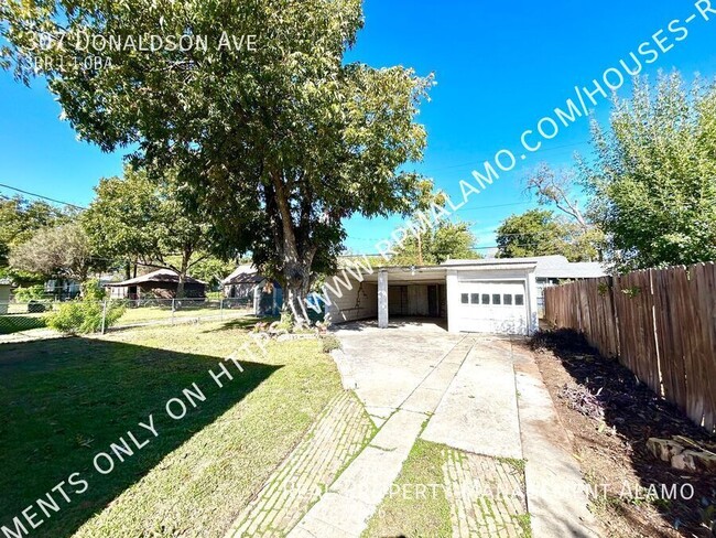 Building Photo - AVAILABLE NOW! Newly Renovated 3 Bedroom /...