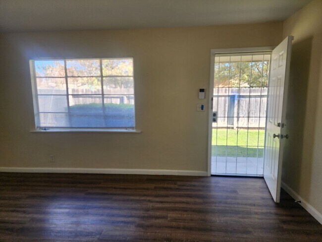 Building Photo - 1210 Oregon St