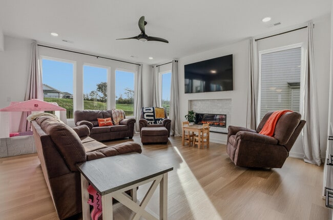 Building Photo - 704 Angels Rst Wy