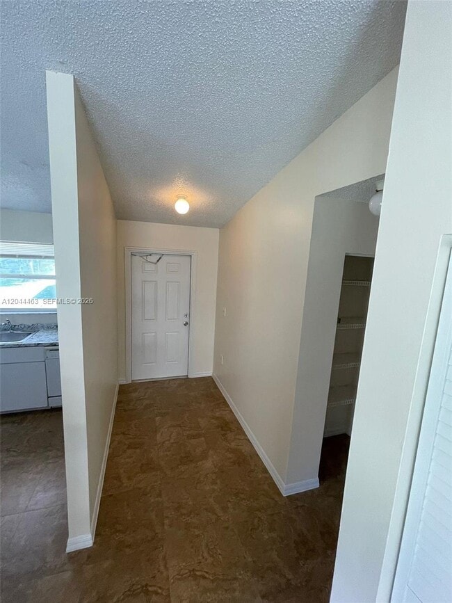 Building Photo - 6031 SW 36th Ct