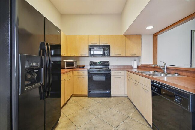 Building Photo - 2413 Bayshore Blvd