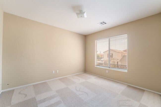 Building Photo - Comfortable Living Near City Conveniences!