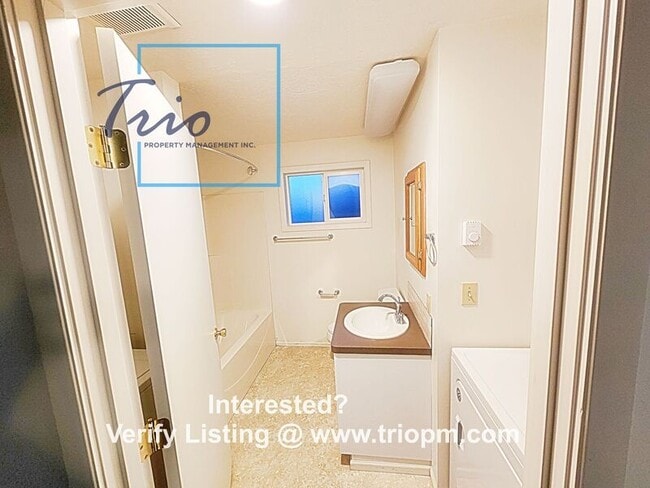 Building Photo - 817 E 35th Pl