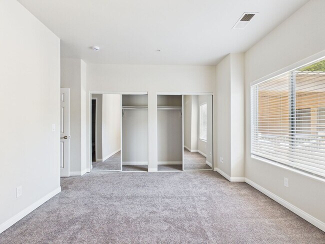 Building Photo - NEW NEW NEW remodeled -3bedroom/3bath Town...