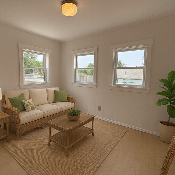 Sunroom - 5034 N Western Ave
