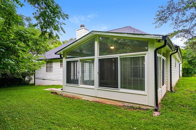 Building Photo - 2921 Sunset Ct
