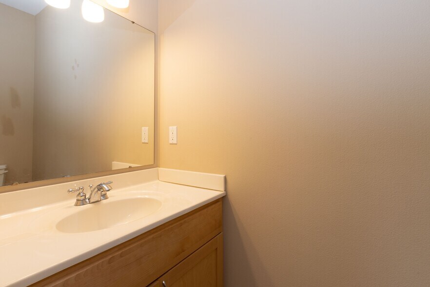 Half Bath - 1st Floor - 1894 N Dubuque Rd