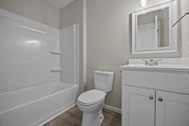 Building Photo - Portsmouth/5 bed 2 bath/Ready for quick move in!!