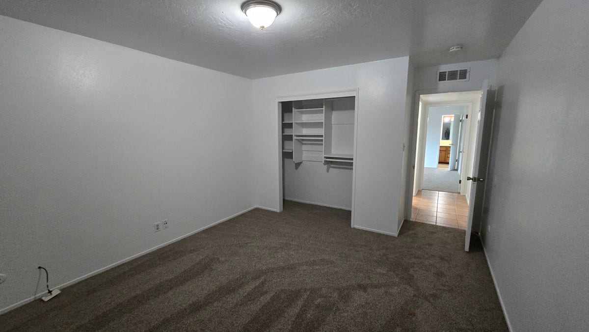 Building Photo - 4184 N Briarwood Ave