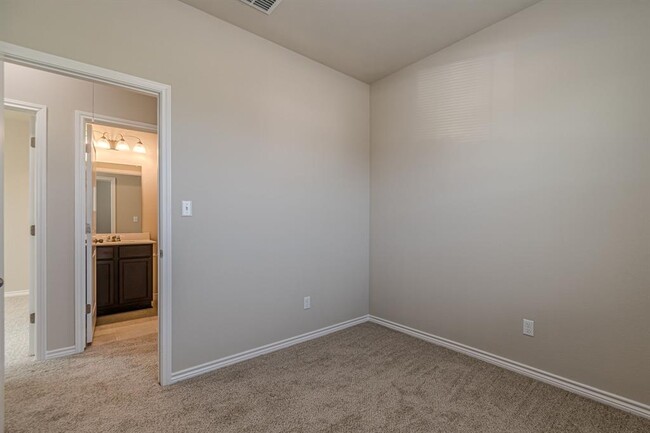 Building Photo - 384 Witchhazel Way