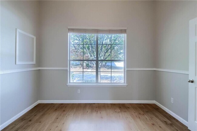 Building Photo - 706 Big Spring Dr