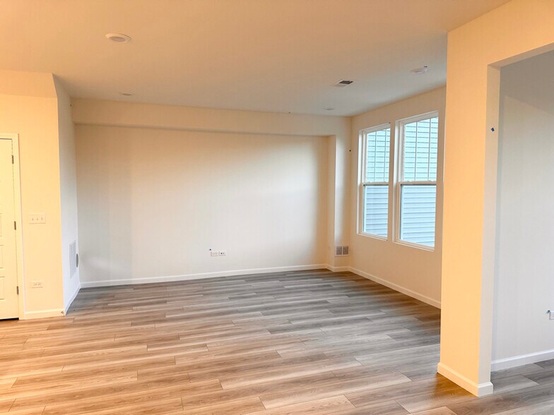 Building Photo - 604 Switchgrass Wy