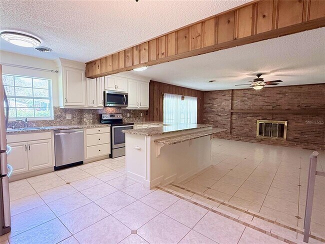 Building Photo - 4701 NE 7th Ave