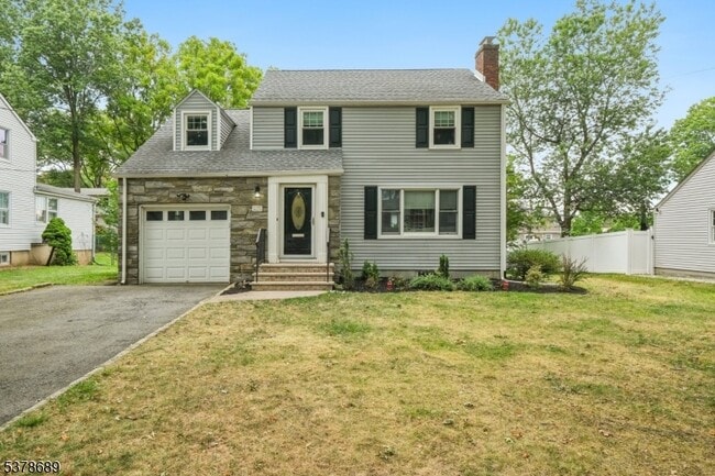 Primary Photo - 17 Greenwood Ave