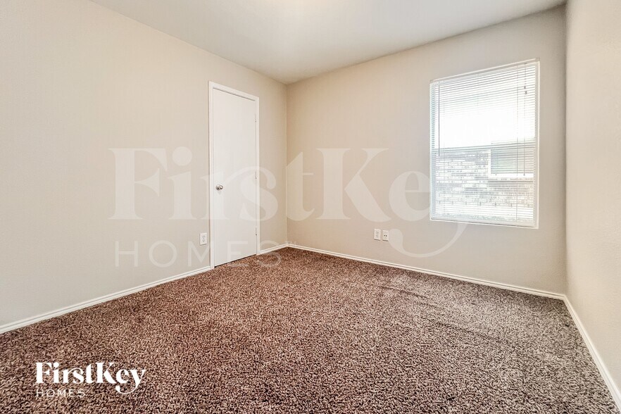 Building Photo - 2025 Kickapoo Trail