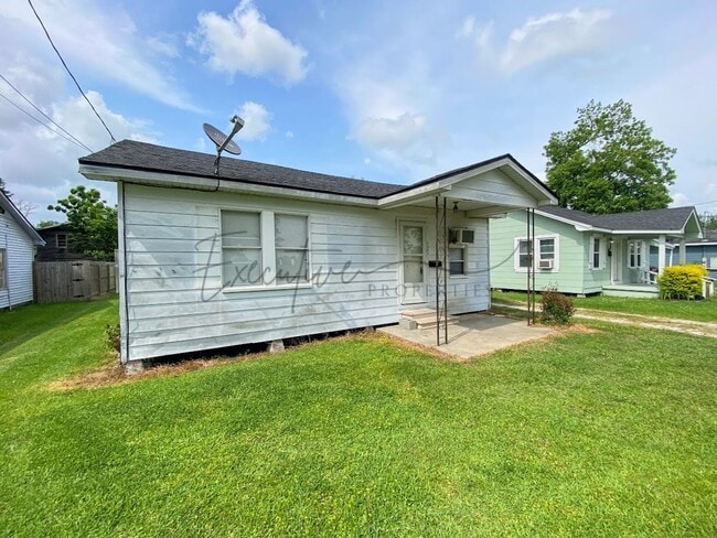 Building Photo - Affordable 2BR Home with 1.5 Baths – $795/...