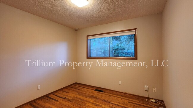 Building Photo - 215 SE 74th Ave