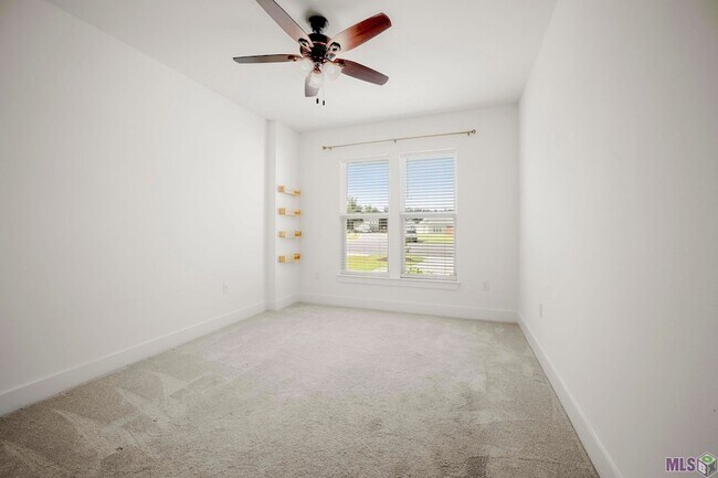 Building Photo - 39262 Bridge Path Ln