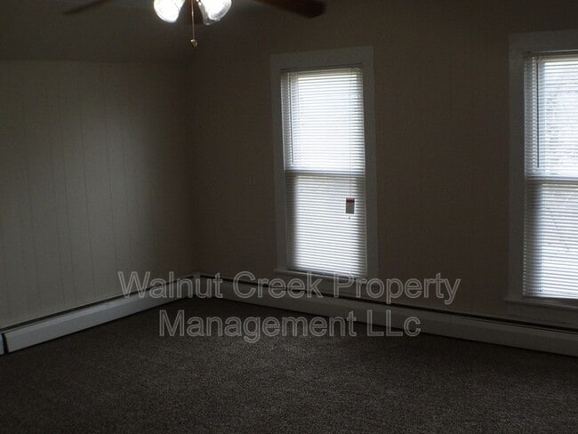 Building Photo - 870 S Main St