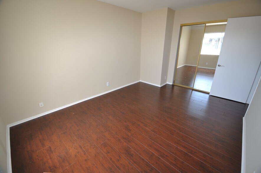 Building Photo - 5002 Tujunga Ave