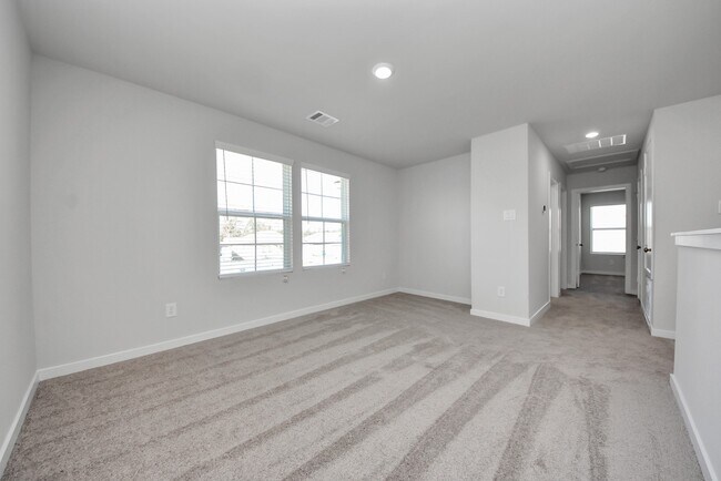 Building Photo - 473 Shoreview Dr