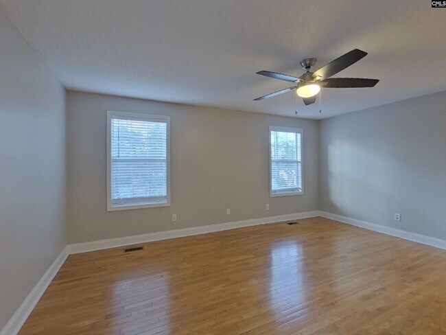 Building Photo - 8737 Windsor Lake Blvd