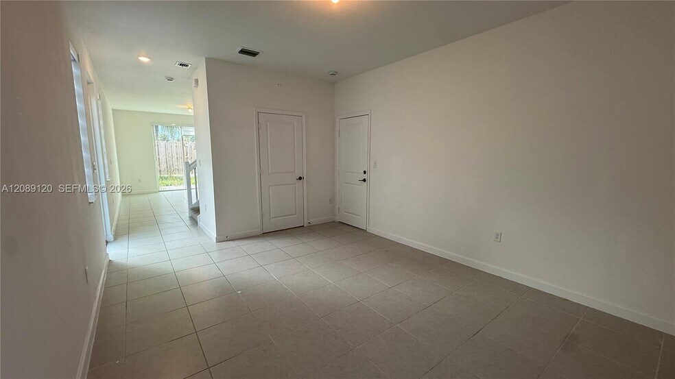 Building Photo - 679 SE 13th Street Cir