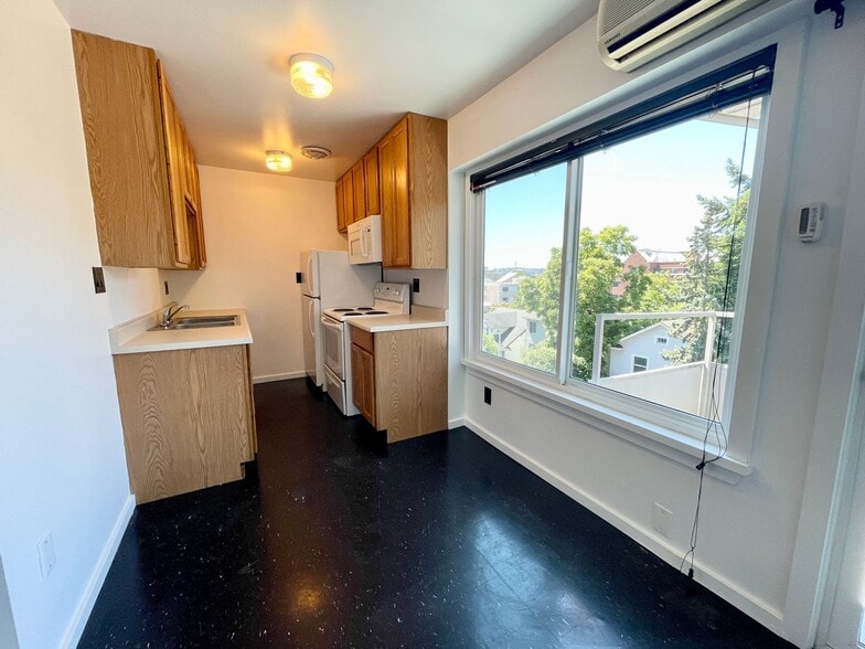 Interior Photo - Escolier Apartments