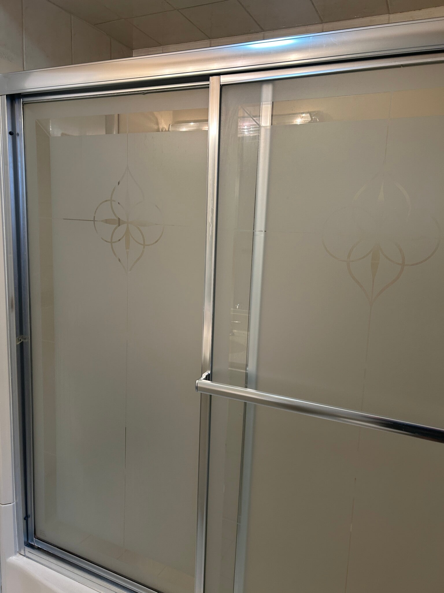 Sliding doors/Tub shower - 30 E 36th St