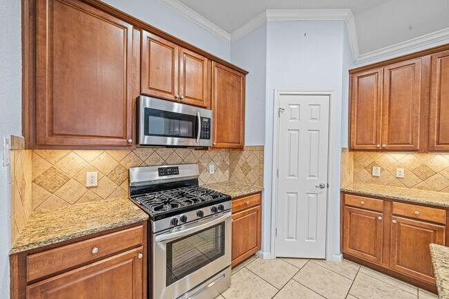 Building Photo - 5123 Shadow Breeze Ln