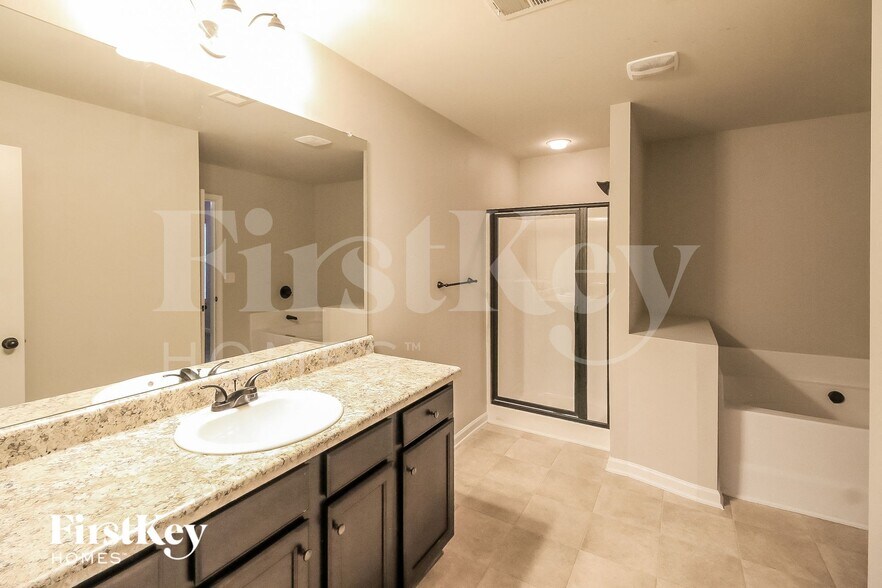 Building Photo - 5565 Union Pointe Pl