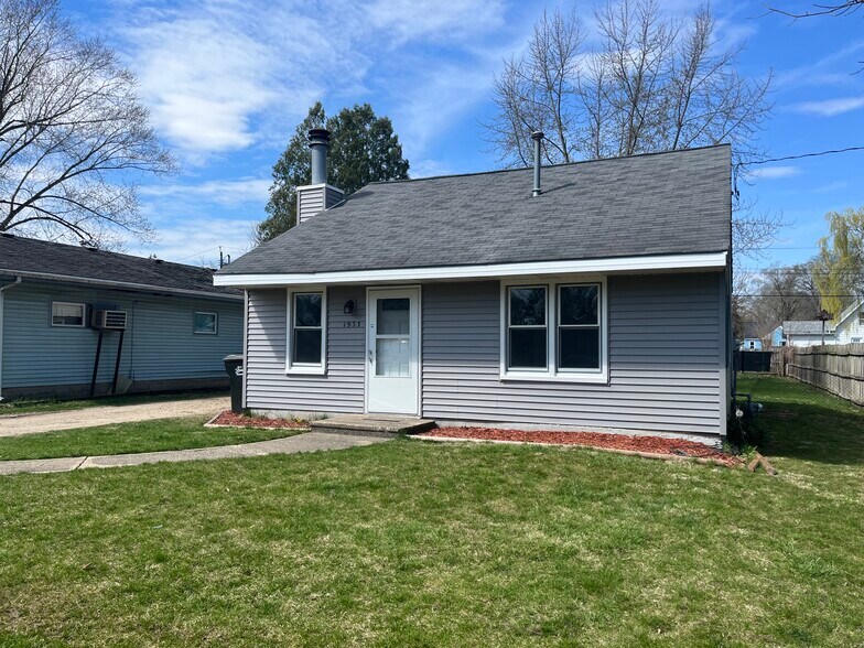 Adorable 3 bedroom 1 bathroom house - 1933 Forest Ave