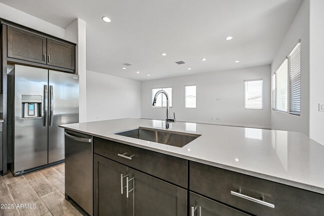 Building Photo - 14913 W Cottontail Ln