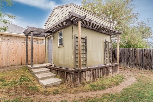 Building Photo - Located in Canyon TX Close to WT !!! 3/2/2 CH/A