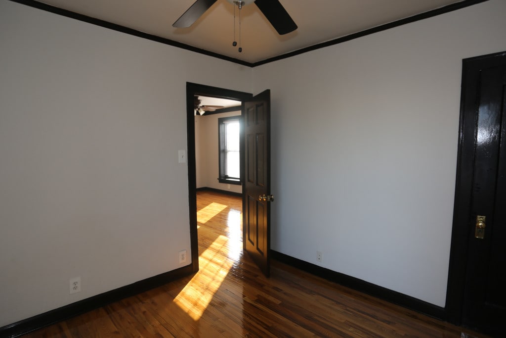 Building Photo - 846 W Montrose Ave