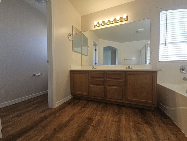 Building Photo - 2018 W Agrarian Hills Dr