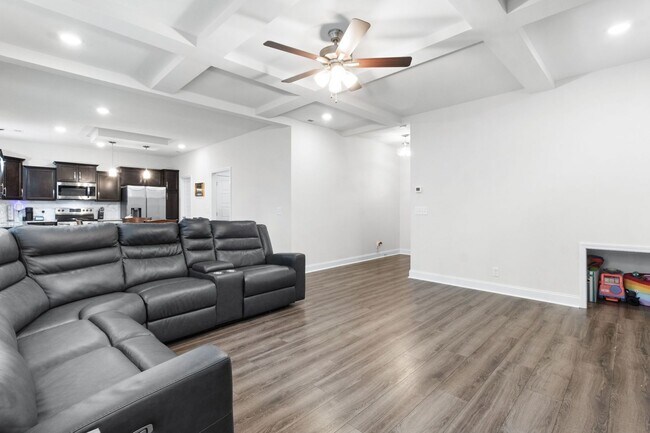 Building Photo - Pet Friendly Three Bedroom!