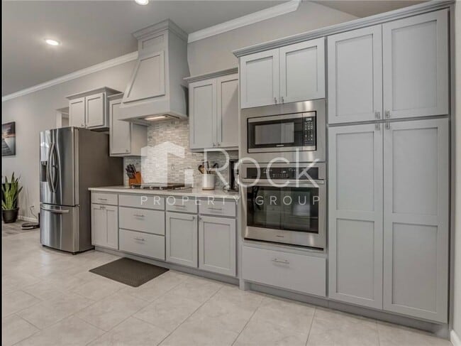 Building Photo - Gorgeous 4 Bedroom Home with Storm Shelter