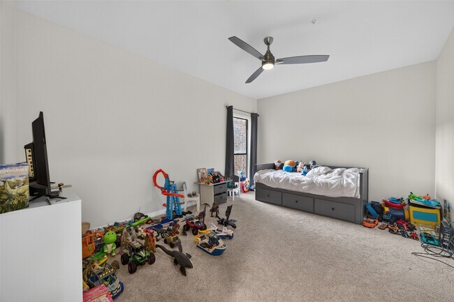 Building Photo - 6000 Sugar Hill Dr