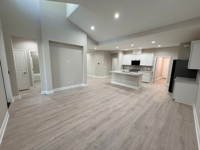 Building Photo - 61 Tropics Ave