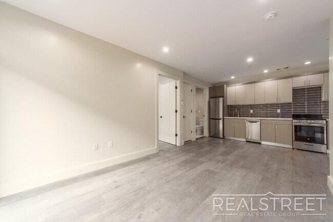 Building Photo - Stunning & Spacious NEW 2 BED in Flatbush ...