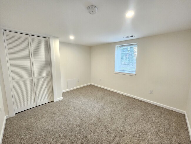 Building Photo - 829 S Ivory St