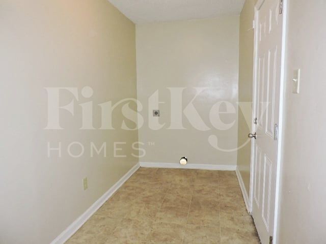 Building Photo - 4299 Crescent Park Dr