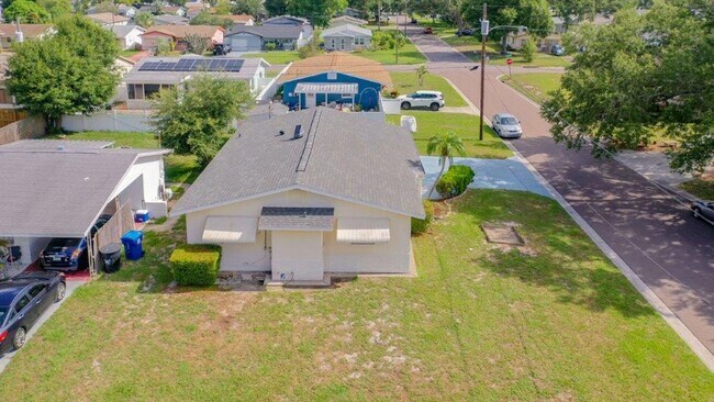 Building Photo - Beautiful 2/2 ~1000Sq. Ft. with NEW floors...