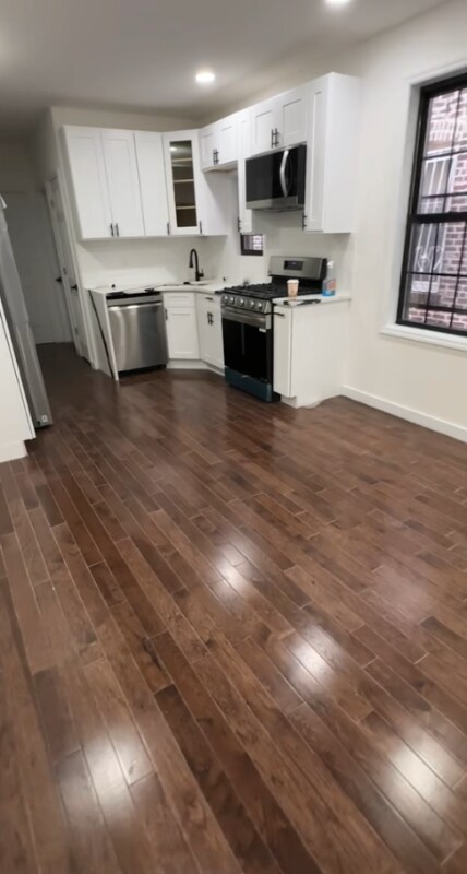 Building Photo - 77 E 37th St