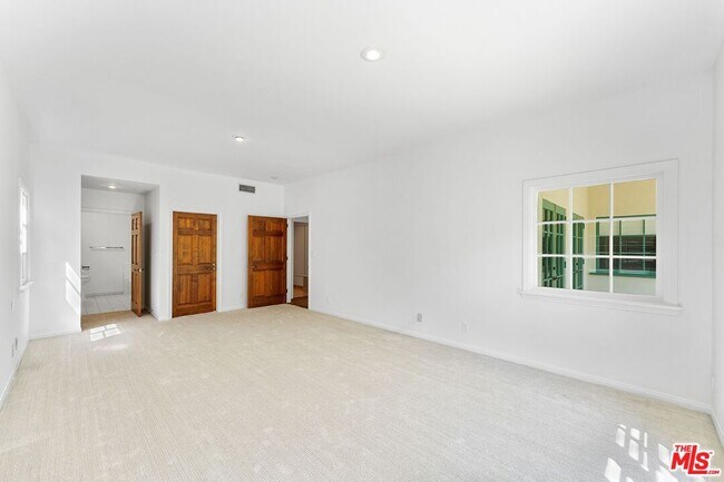 Building Photo - 253 15th St