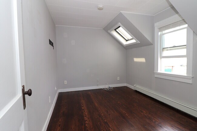 Building Photo - 262 S Ketcham Ave